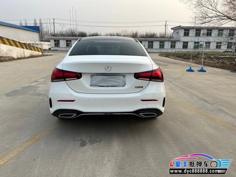 19年奔驰A轿车抵押车出售