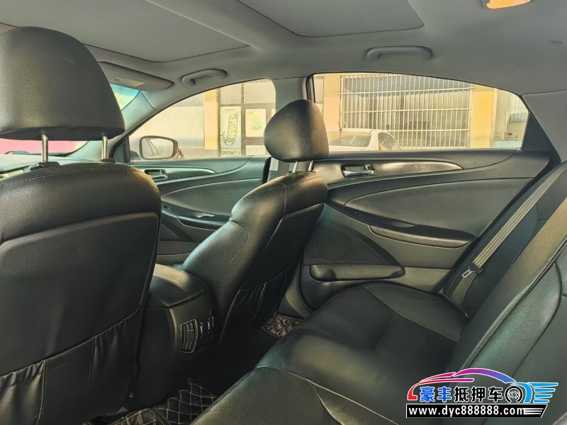 14年现代索纳塔八轿车抵押车出售