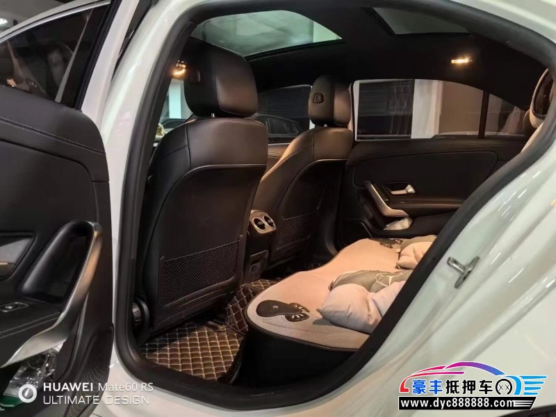 22年奔驰A轿车抵押车出售