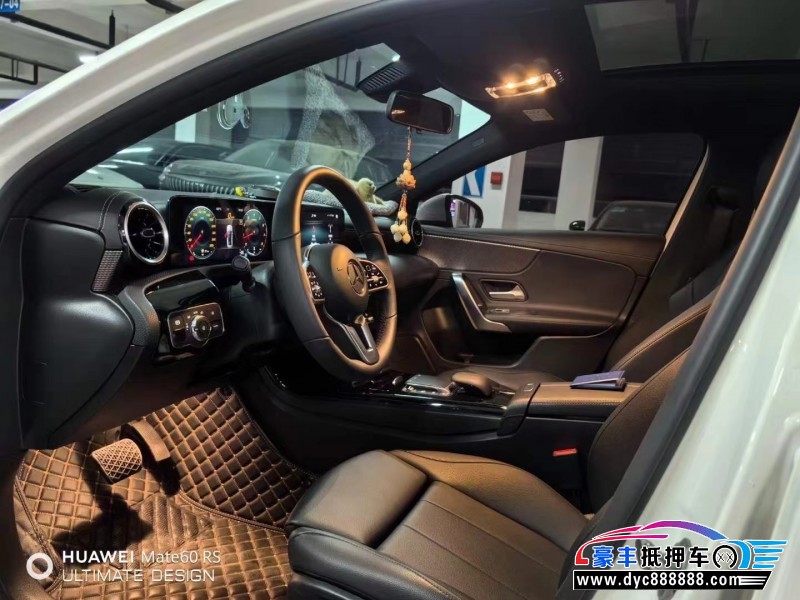 22年奔驰A轿车抵押车出售