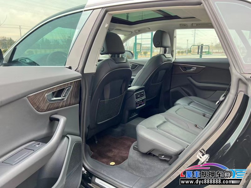 23年奥迪Q8SUV抵押车出售