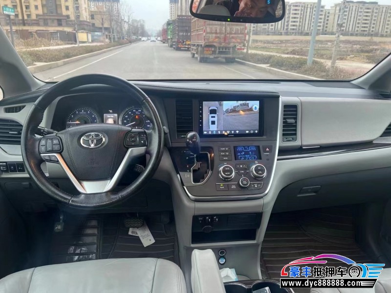 17年丰田塞纳轿车抵押车出售