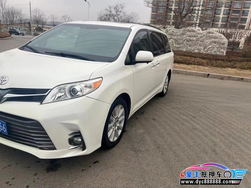 17年丰田塞纳轿车抵押车出售