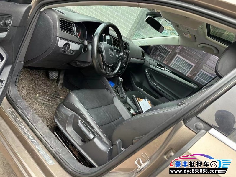 17年大众速腾轿车抵押车出售