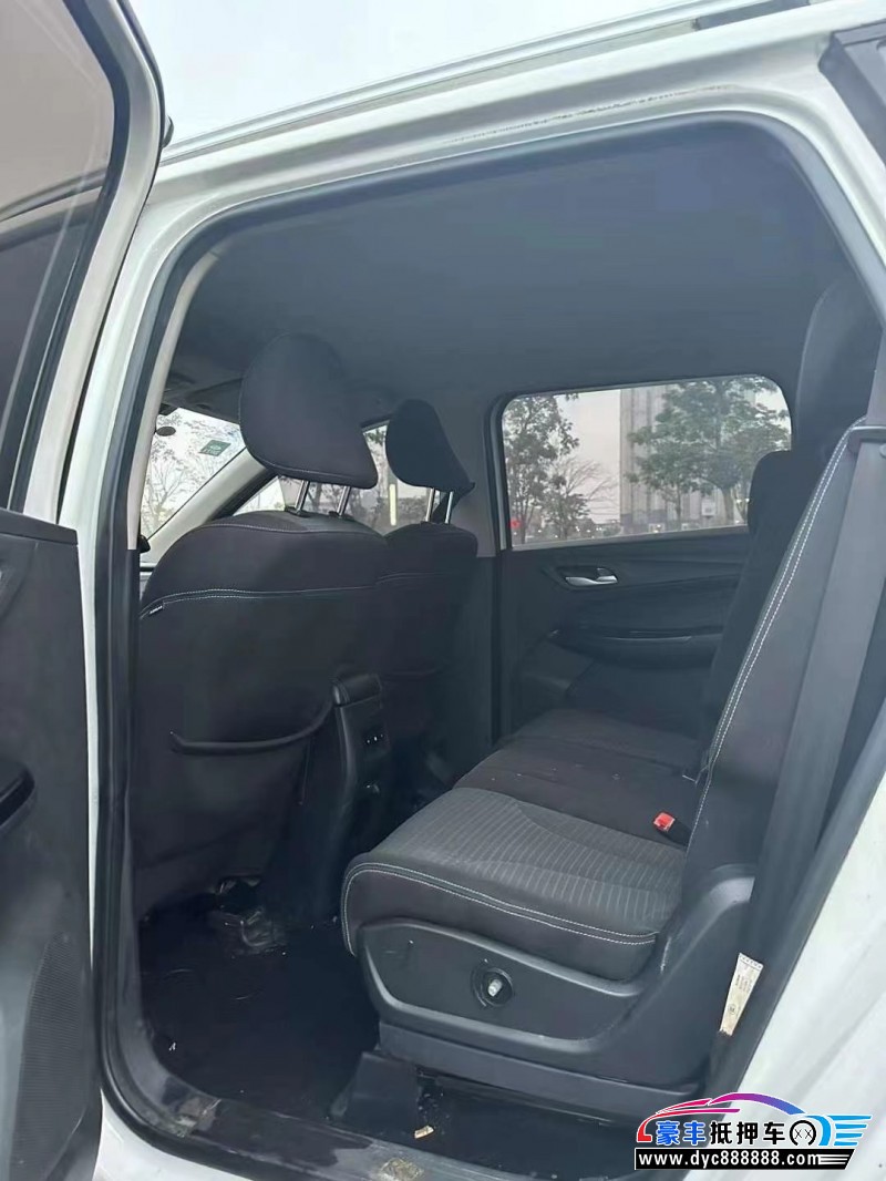 19年宝骏730轿车抵押车出售