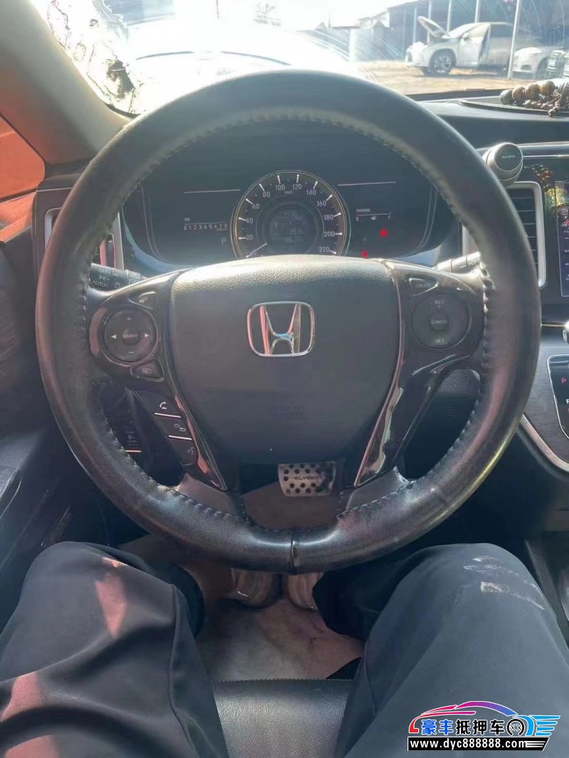 17年本田艾力绅轿车抵押车出售