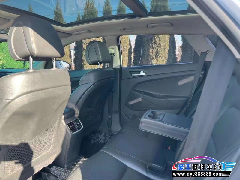 16年现代途胜轿车抵押车出售