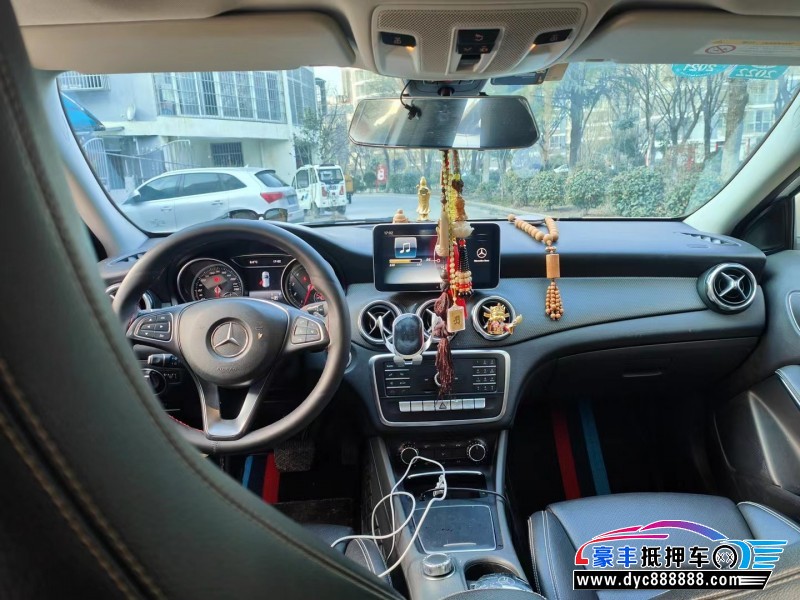 18年奔驰GLA轿车抵押车出售