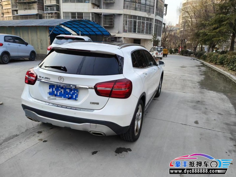 18年奔驰GLA轿车抵押车出售