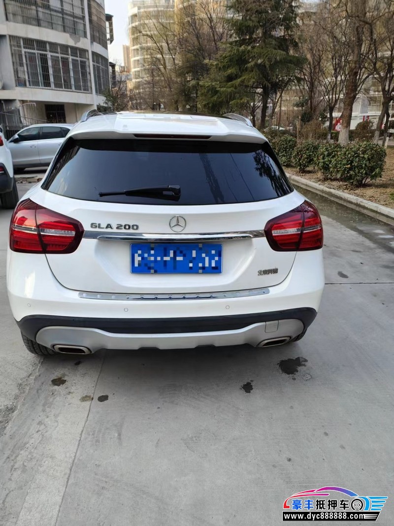 18年奔驰GLA轿车抵押车出售