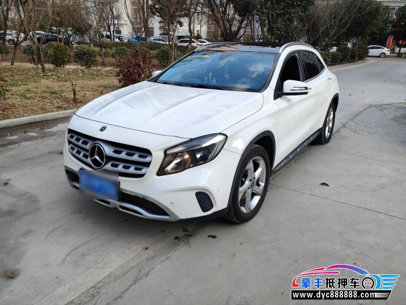 18年奔驰GLA轿车抵押车出售