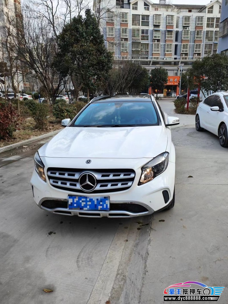 18年奔驰GLA轿车抵押车出售