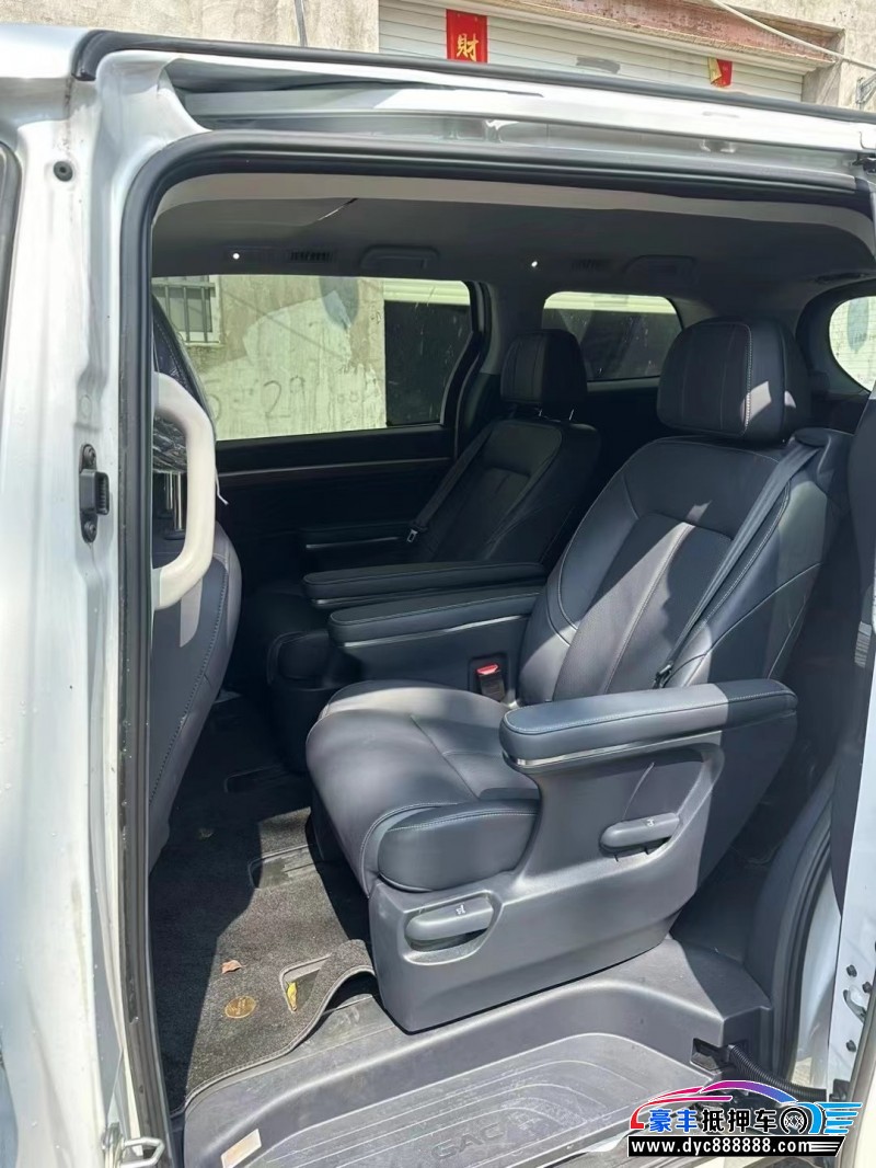 23年传祺M8轿车抵押车出售