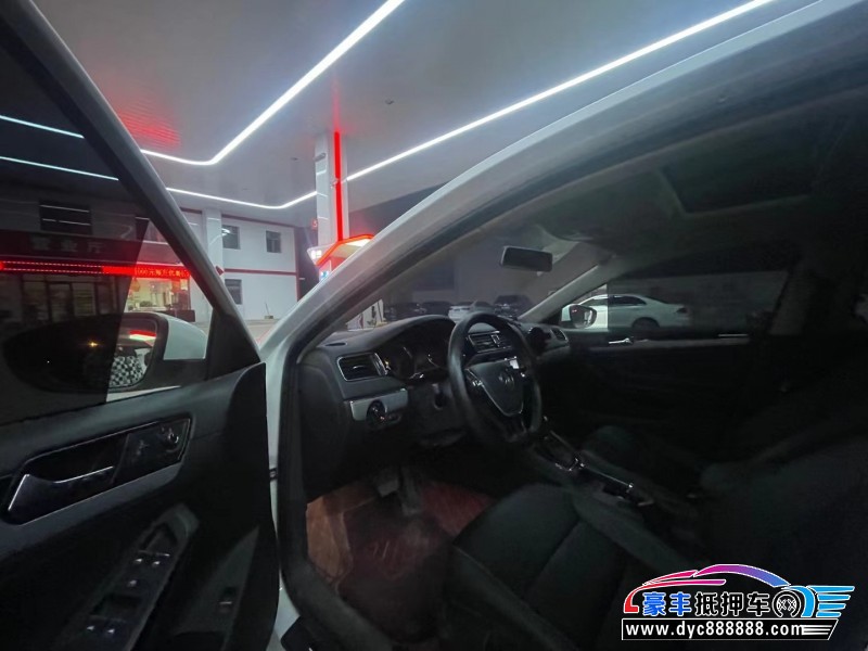 18年大众速腾轿车抵押车出售