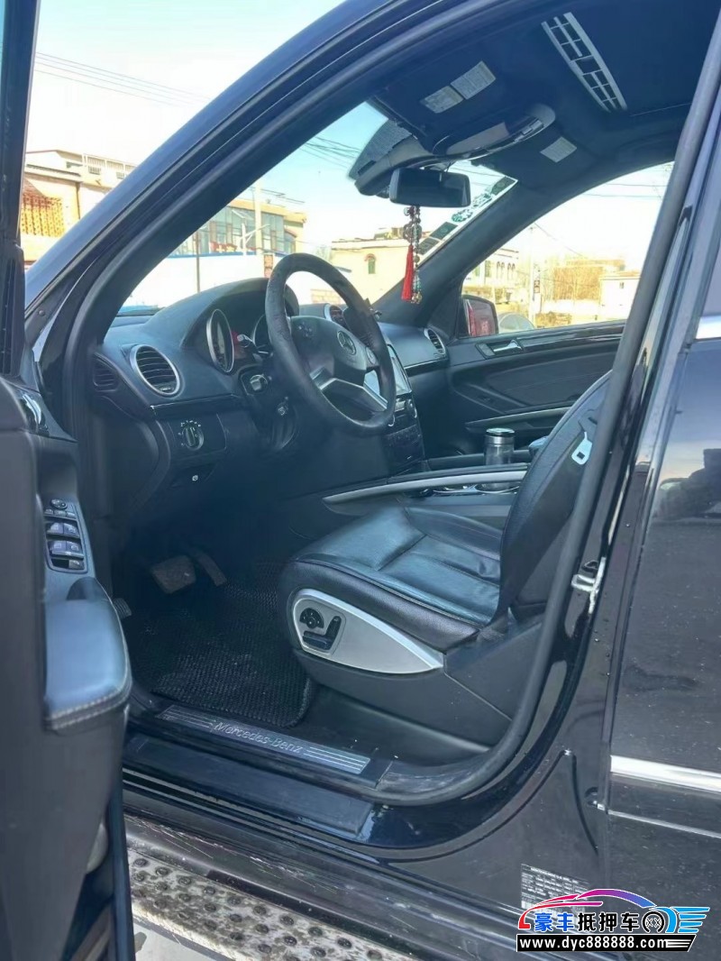 12年奔驰GL轿车抵押车出售