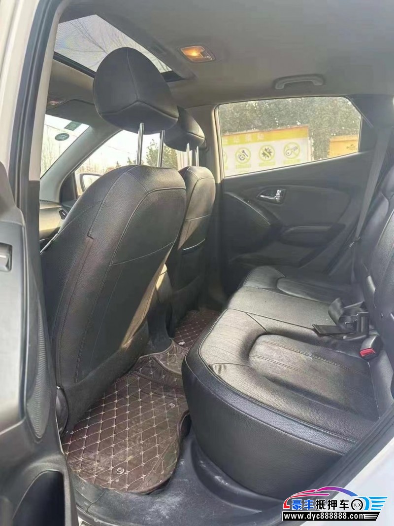 14年现代ix35轿车抵押车出售