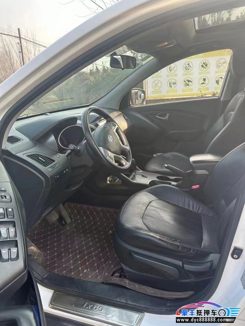 14年现代ix35轿车抵押车出售