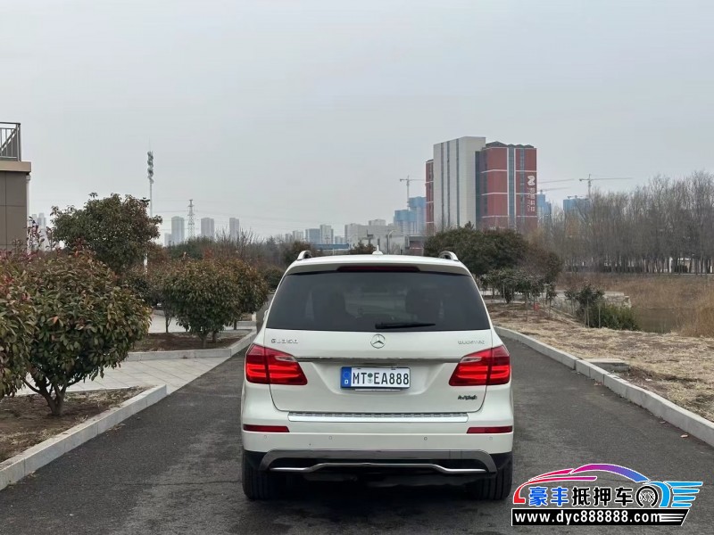 13年奔驰GL轿车抵押车出售