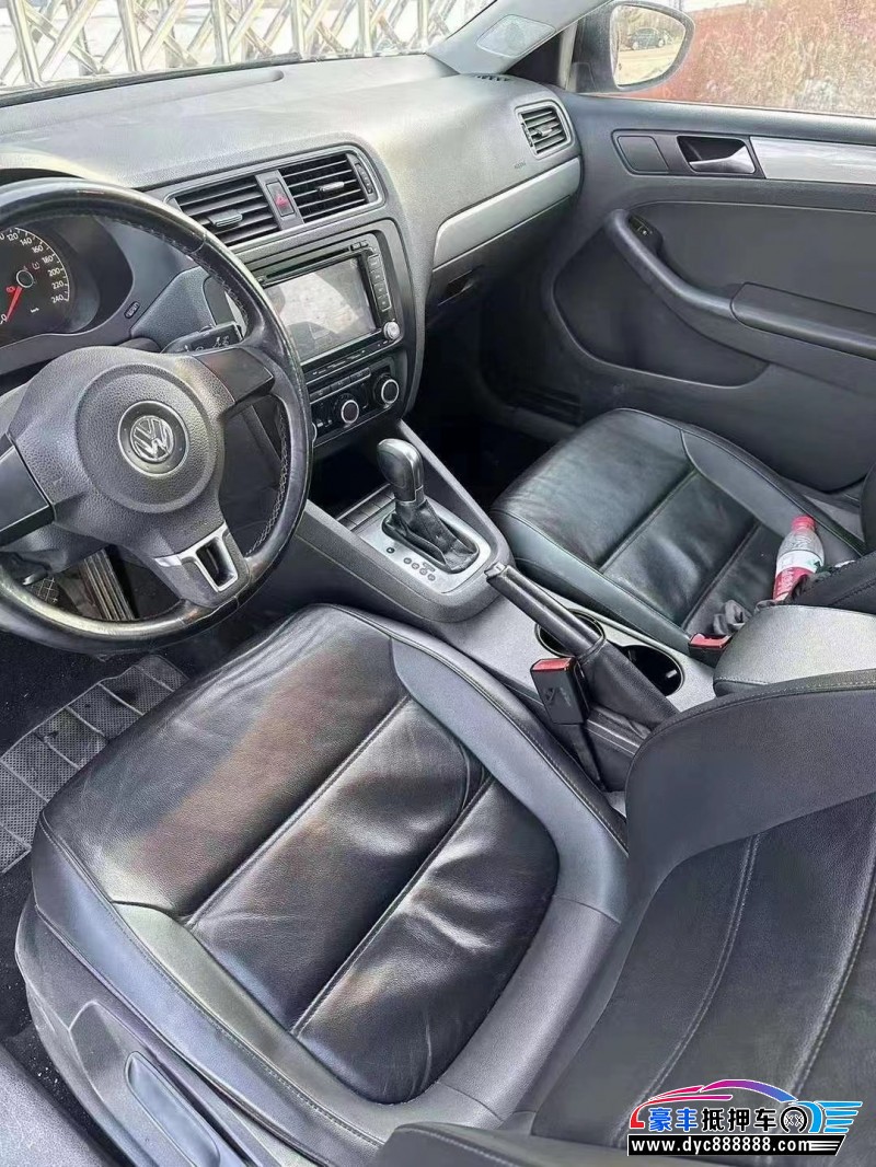 14年大众速腾轿车抵押车出售