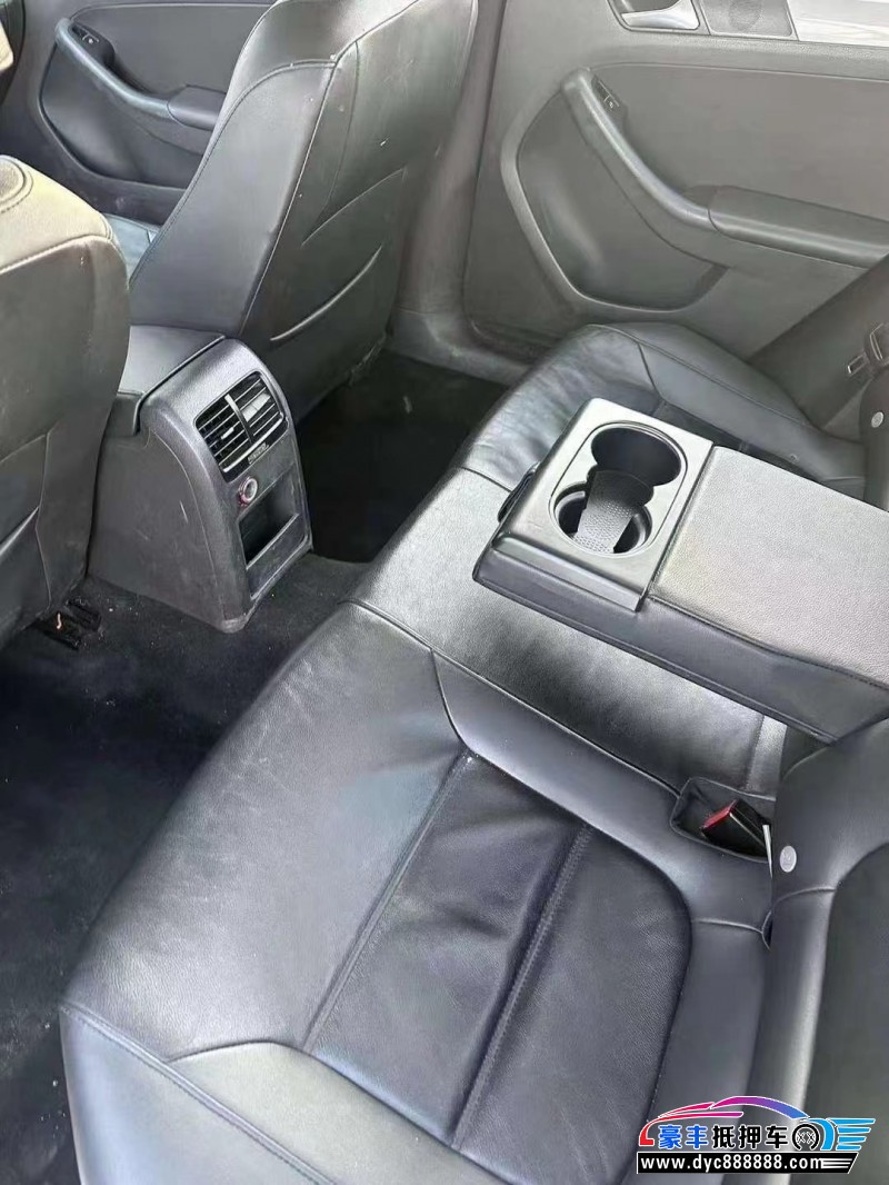 14年大众速腾轿车抵押车出售