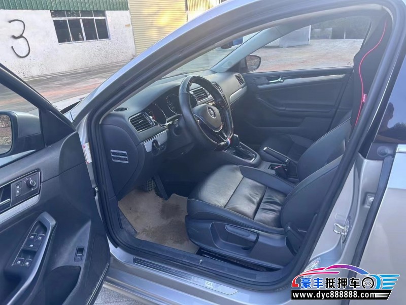 16年大众速腾轿车抵押车出售