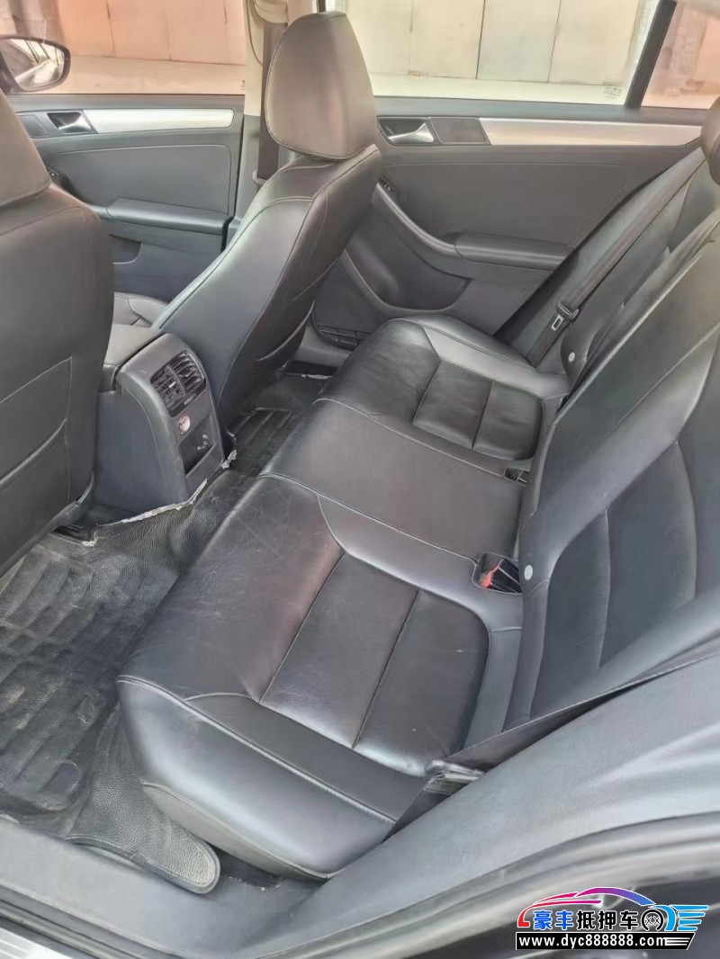 14年大众速腾轿车抵押车出售