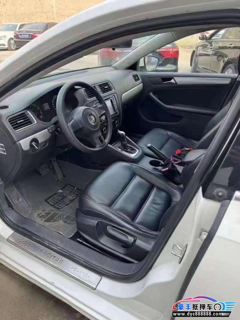 13年大众速腾轿车抵押车出售