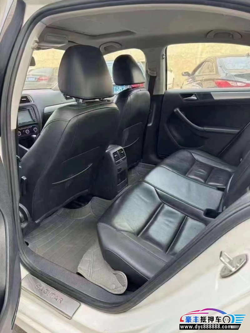 13年大众速腾轿车抵押车出售