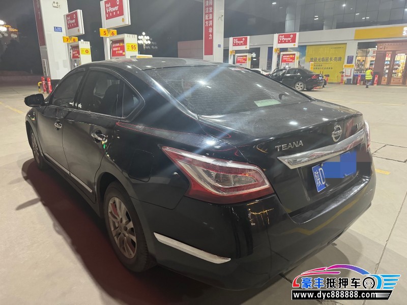 15年日产天籁轿车抵押车出售