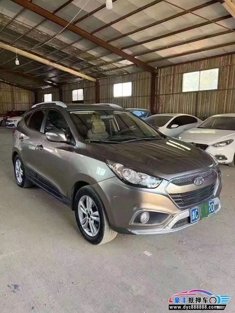 13年现代ix35轿车抵押车出售