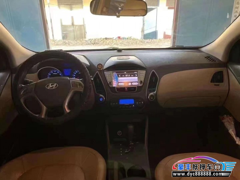 13年现代ix35轿车抵押车出售