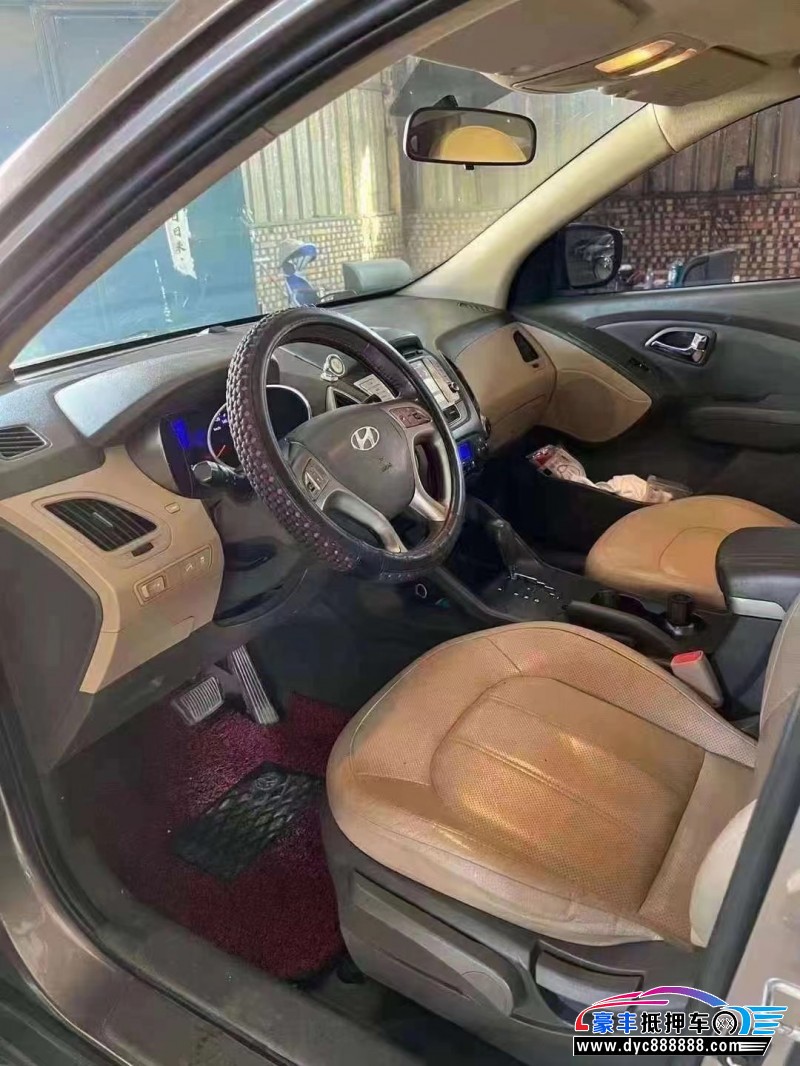 13年现代ix35轿车抵押车出售