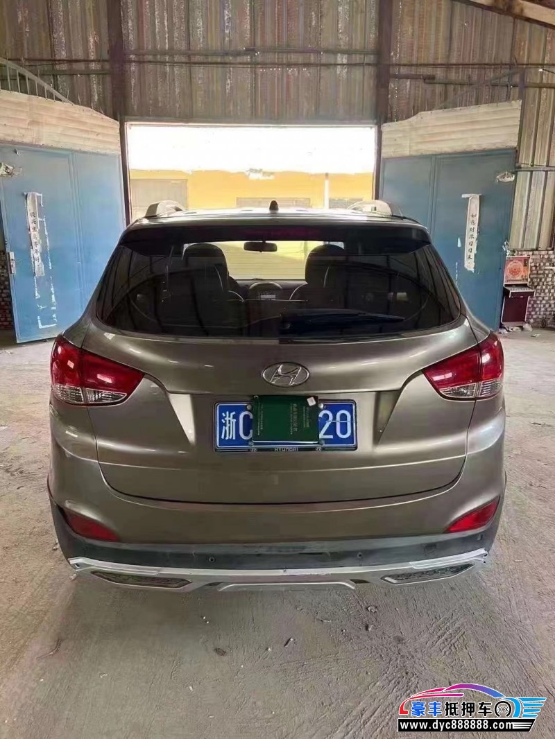 13年现代ix35轿车抵押车出售