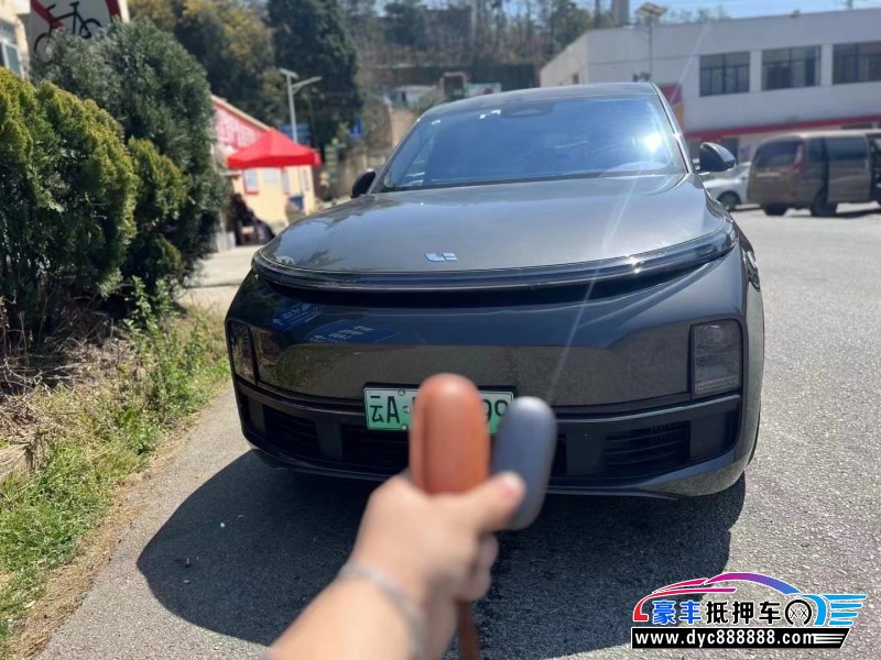 23年理想L8轿车抵押车出售