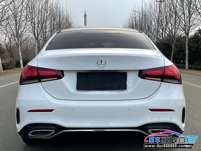 22年奔驰A轿车抵押车出售