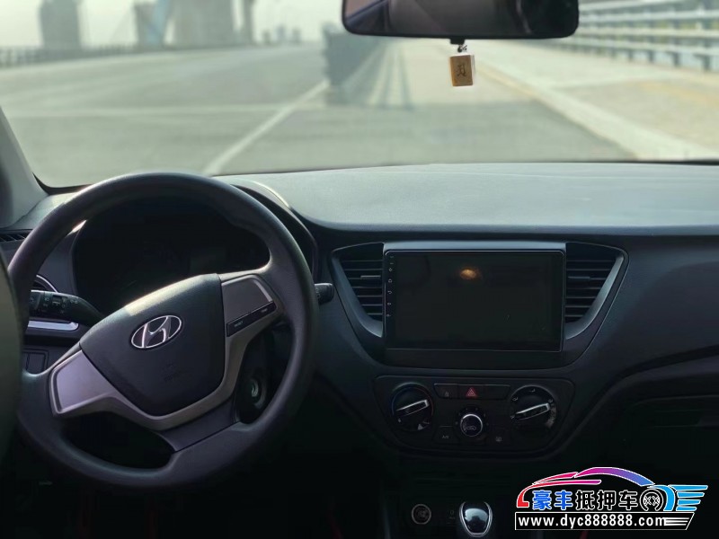 17年现代悦纳轿车抵押车出售