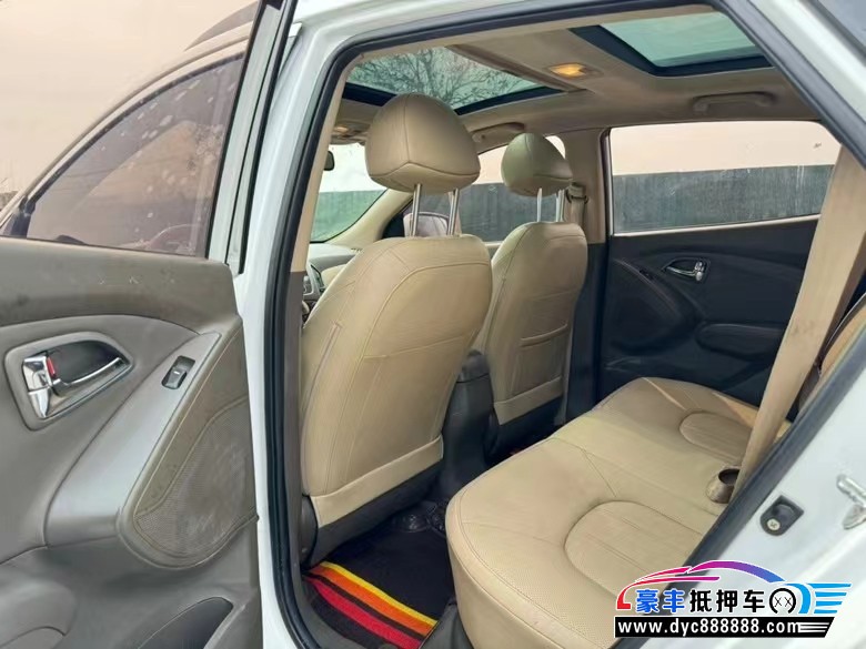 14年现代ix35轿车抵押车出售