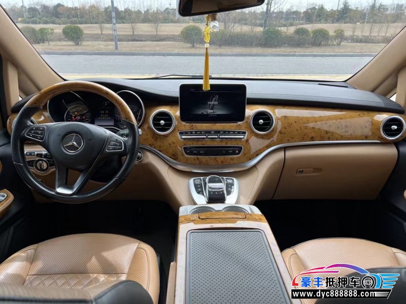 18年奔驰V轿车抵押车出售