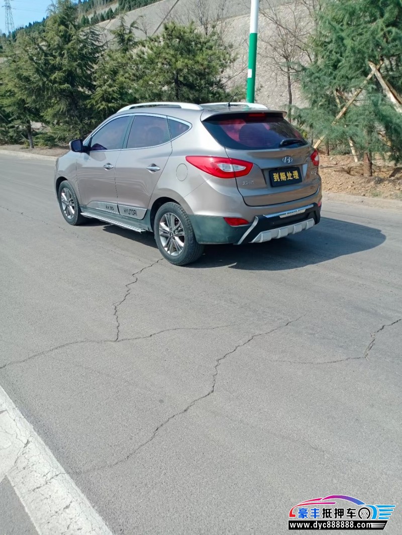 16年现代ix35轿车抵押车出售