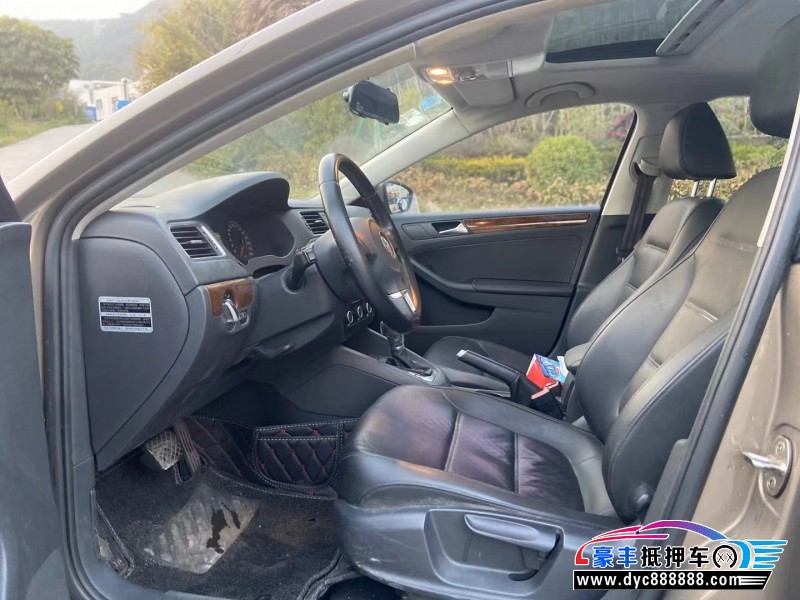 14年大众速腾轿车抵押车出售