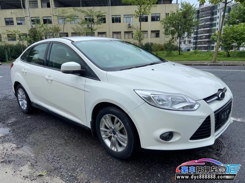 15年福特福克斯轿车抵押车出售