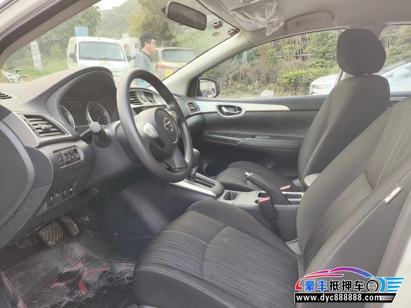 22年日产轩逸轿车抵押车出售