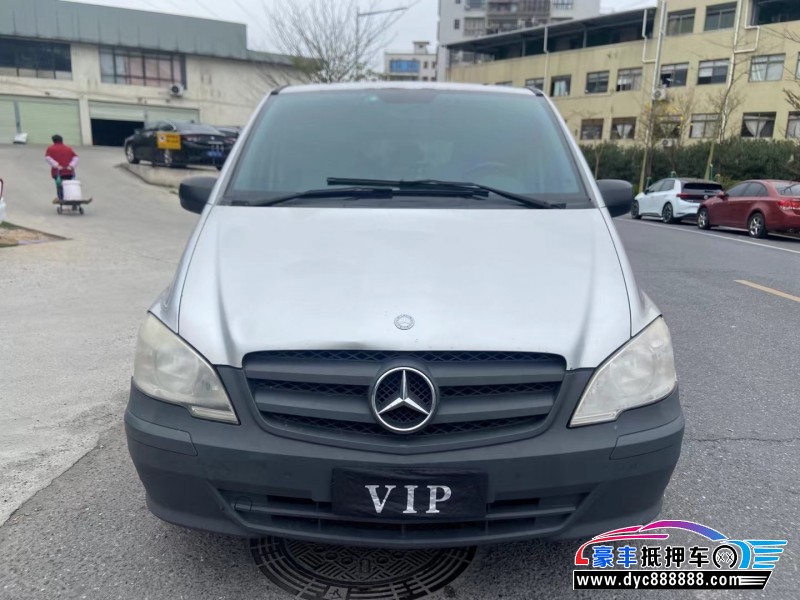 14年奔驰威霆轿车抵押车出售