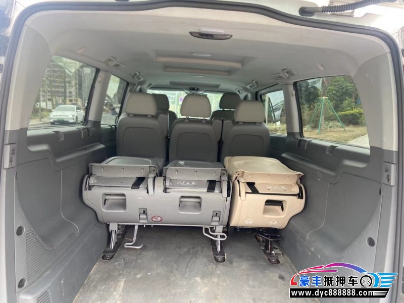 14年奔驰威霆轿车抵押车出售