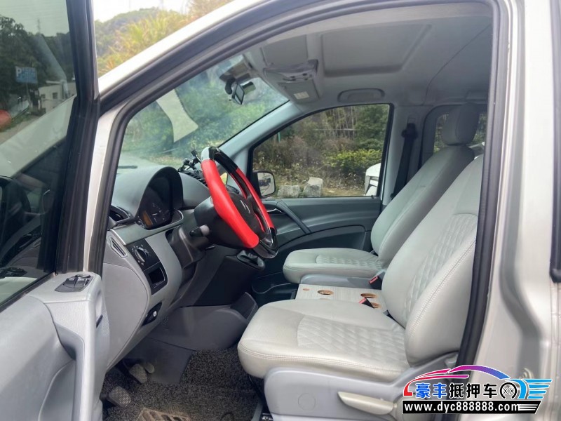 14年奔驰威霆轿车抵押车出售