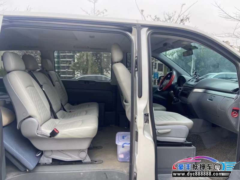 14年奔驰威霆轿车抵押车出售