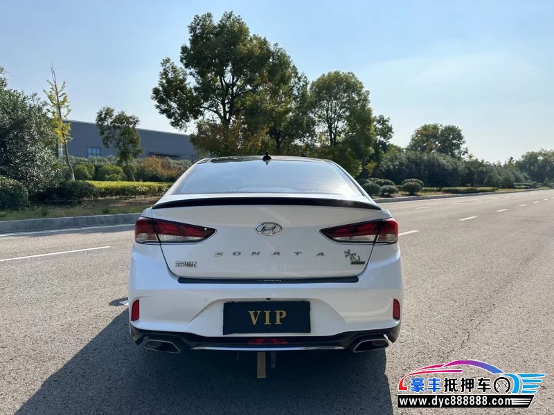 18年现代索纳塔轿车抵押车出售