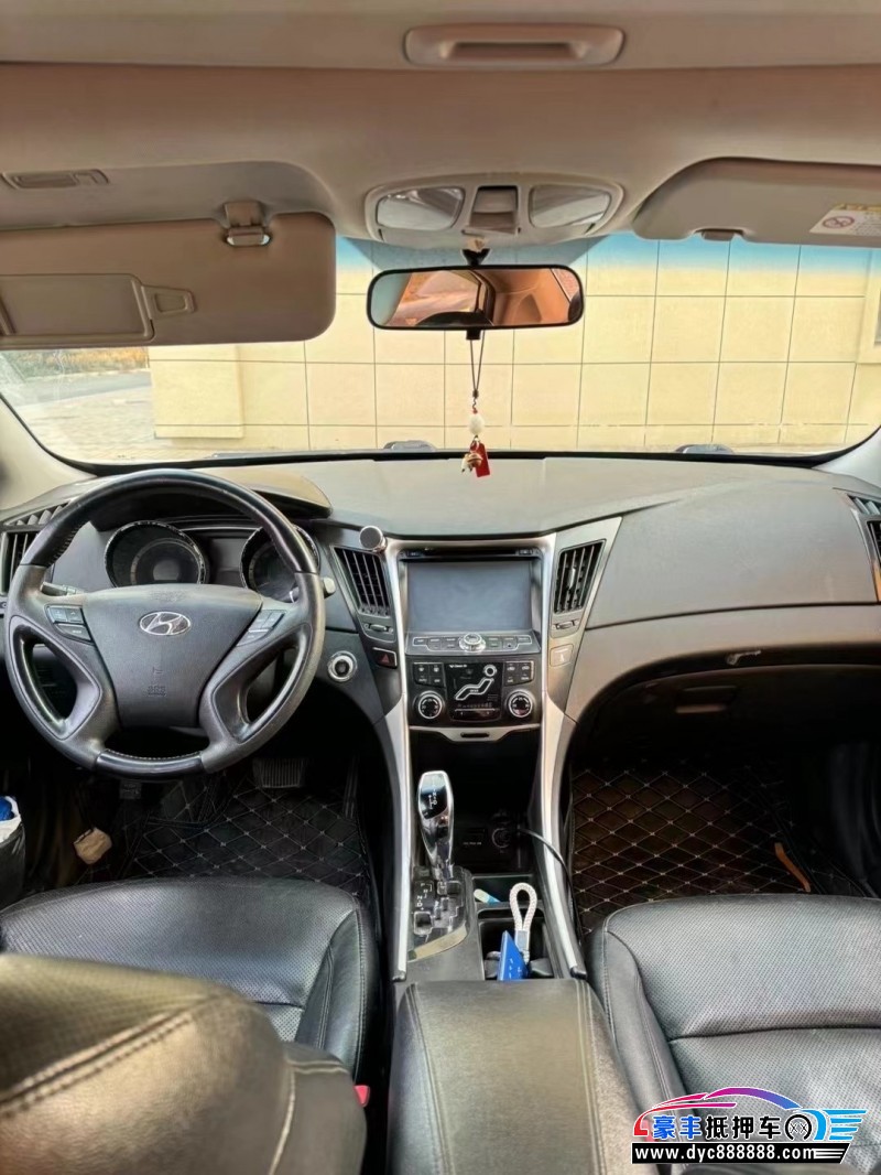 12年现代索纳塔八轿车抵押车出售