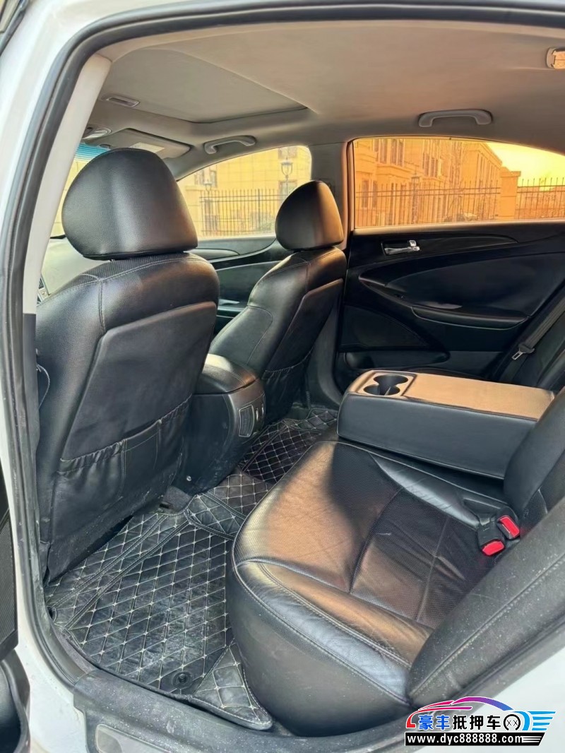 12年现代索纳塔八轿车抵押车出售