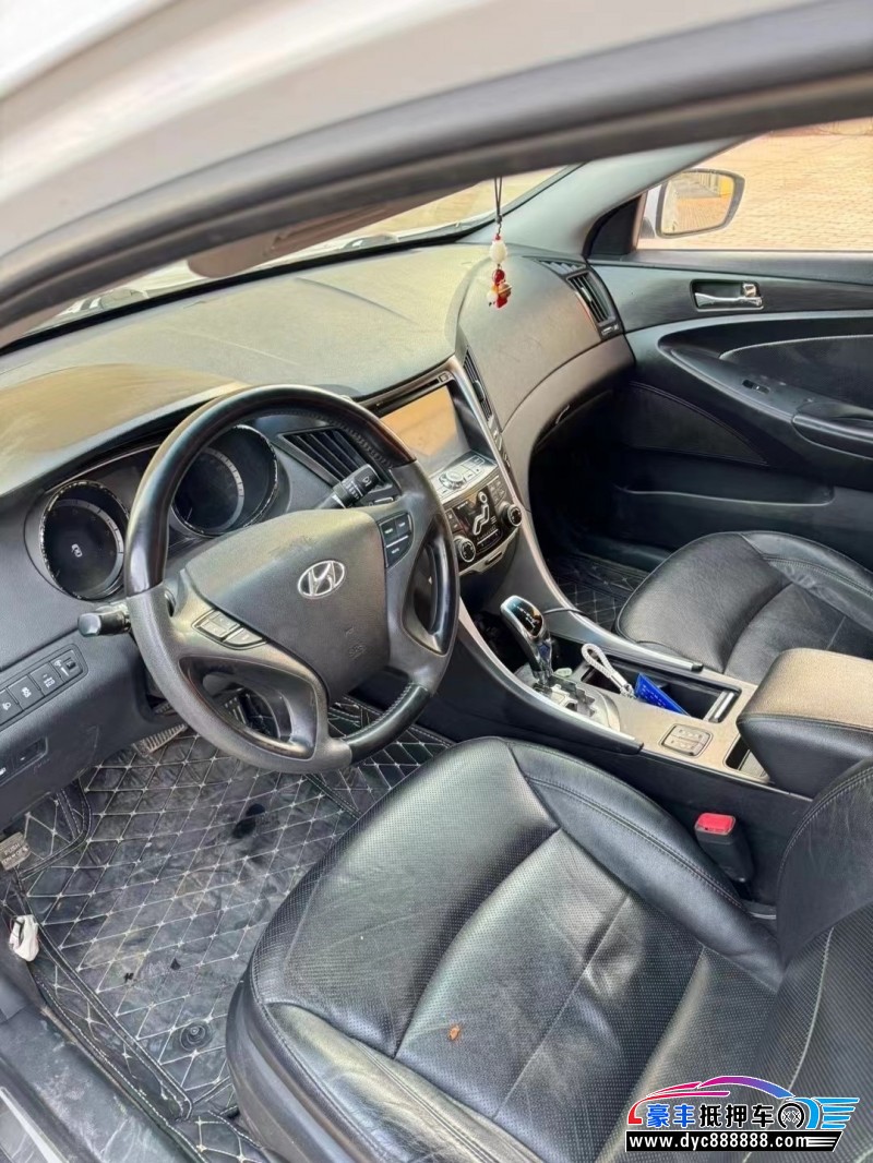 12年现代索纳塔八轿车抵押车出售